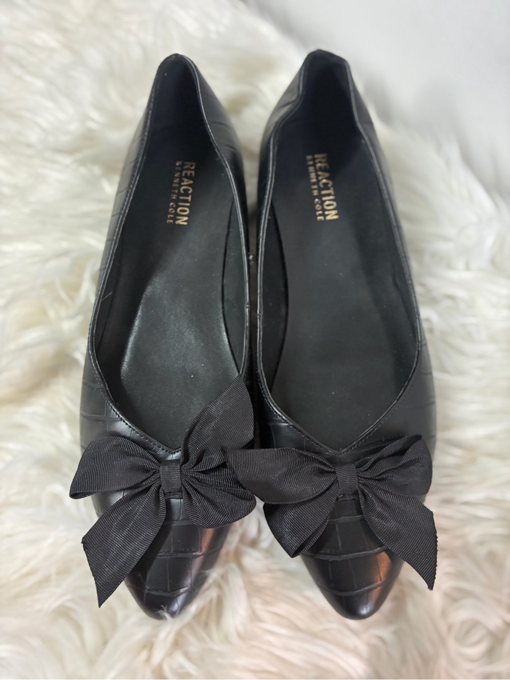 Kenneth Cole Reaction Black Croc-Texture Pointed Bow Flats - Picture 2 of 6